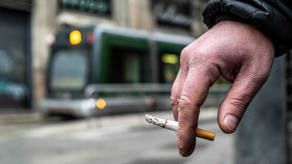 Torino smoke free: divieto di fumare all’aperto a meno di 5 metri da un’altra persona