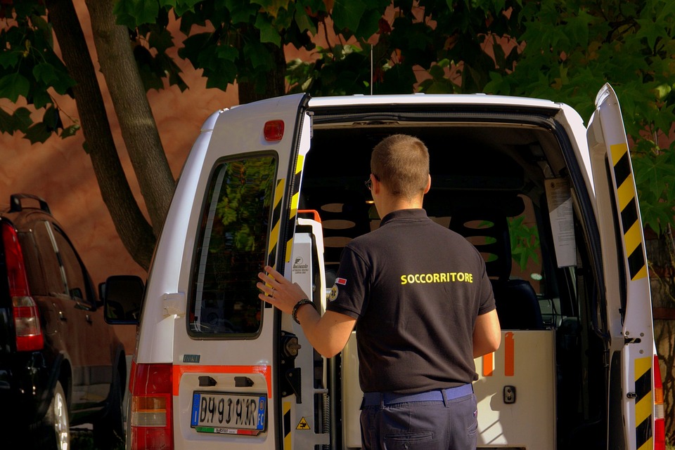 Piacenza, Camion carico di acido si schianta contro un’auto: un morto e 7 feriti  VIDEO