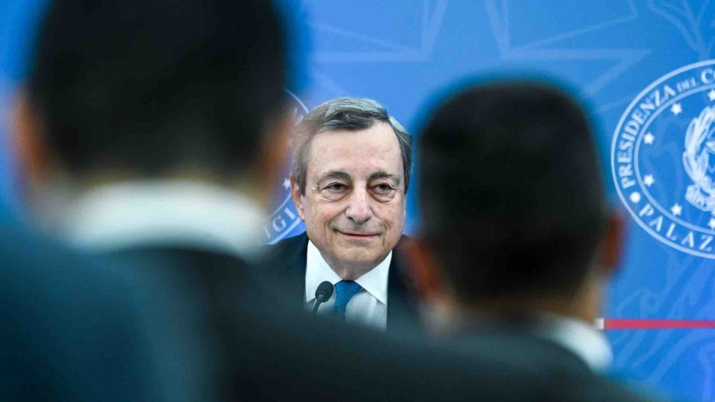 Draghi scuote 