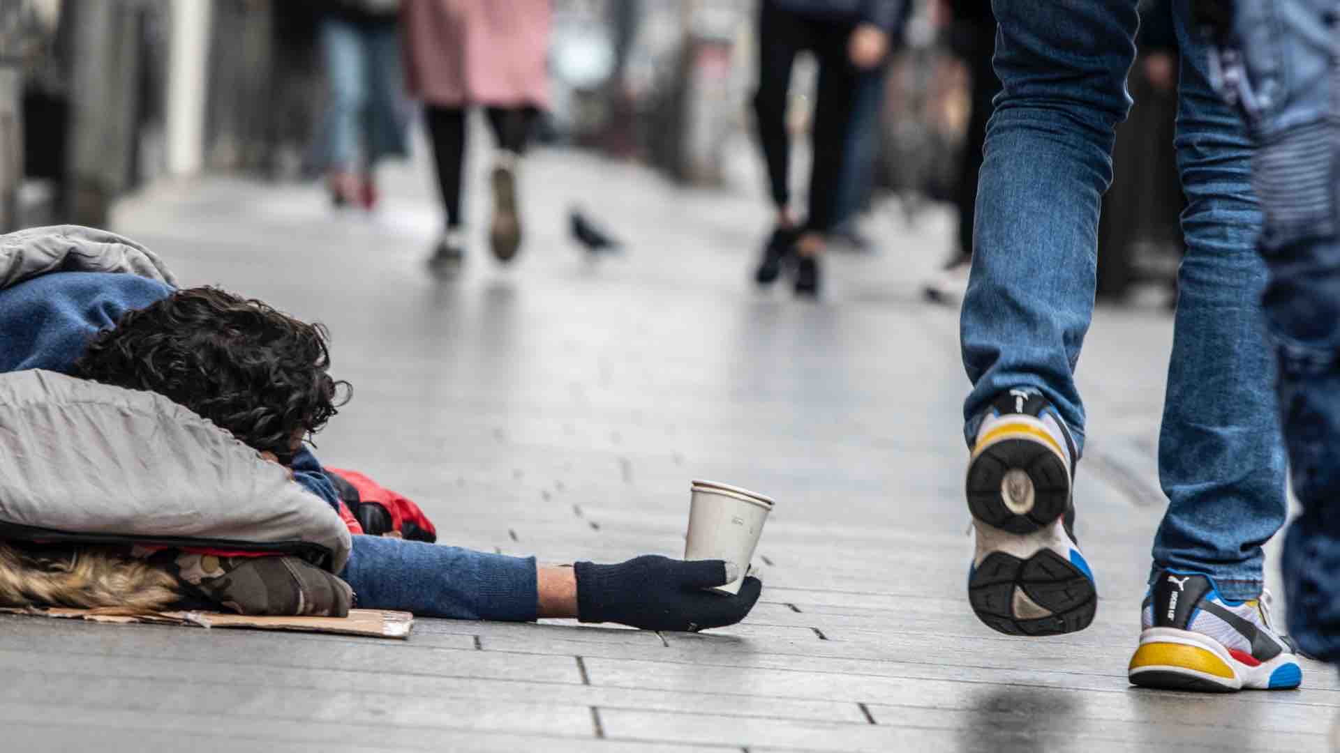 Povertà a “livelli mai toccati in 10 anni”: cosa dicono i dati Istat