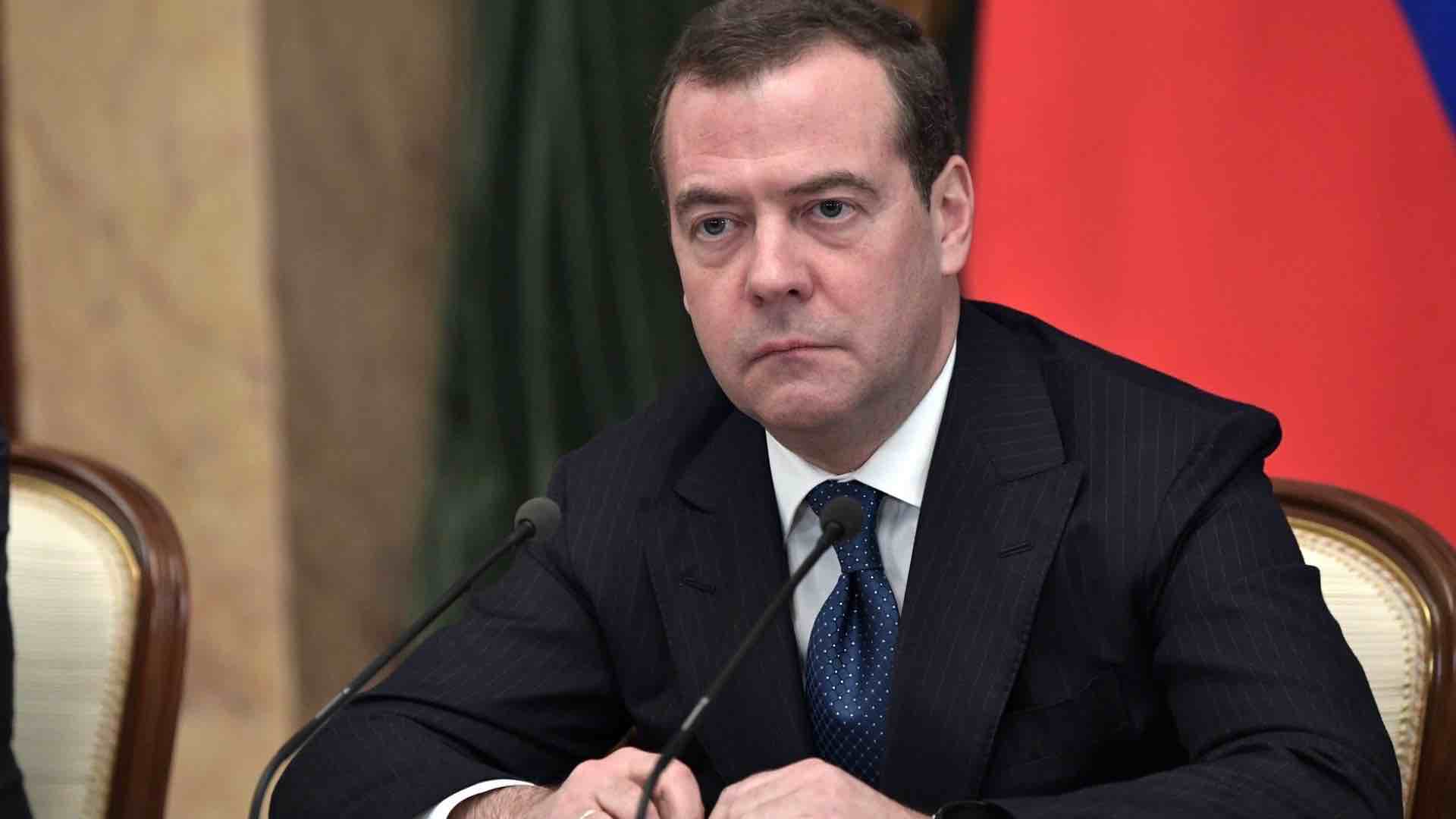 Ucraina, Medvedev contro Zelensky: “Obiettivo legittimo per la Russia”