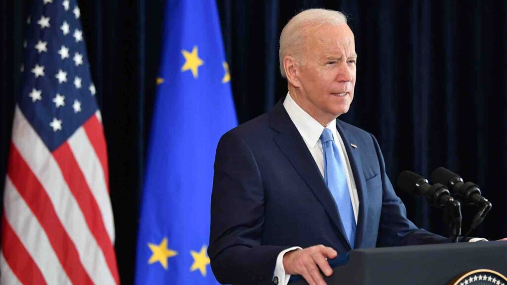 Biden agguerrito: “Trump sta con i dittatori come Putin, salverò io la democrazia” Biden agguerrito: “Trump sta con i dittatori come Putin, salverò io la democrazia”