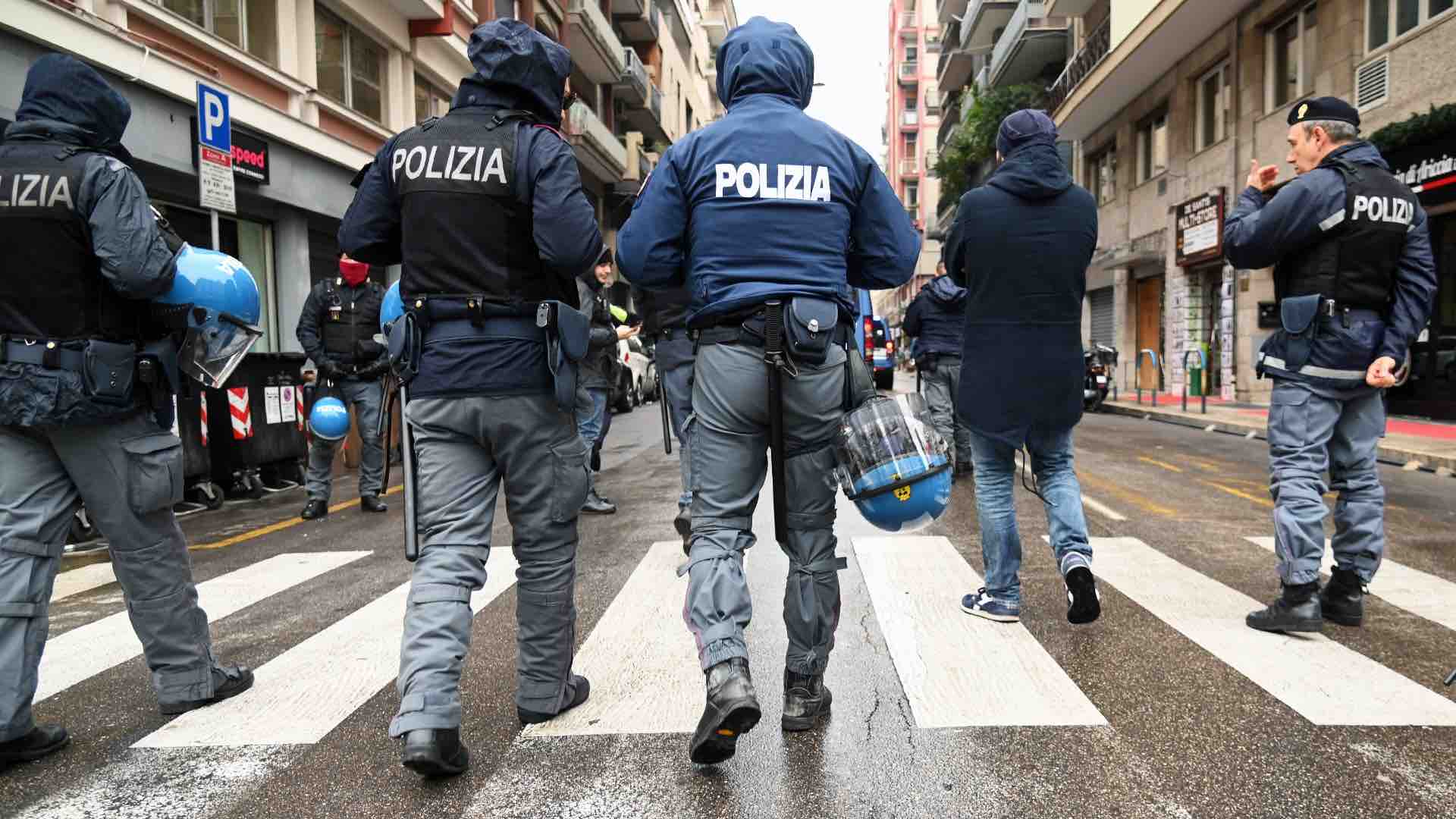 il difforme polizia antisommossa