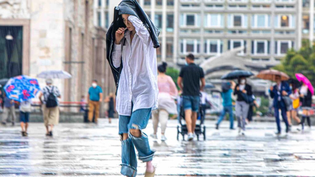 Meteo, allerta gialla in 6 Regioni: ondata di maltempo Meteo, allerta gialla in 6 Regioni: ondata di maltempo