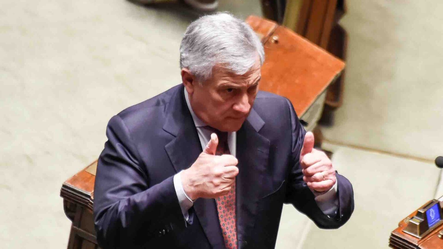 Tajani fissa dei limiti su extraprofitti