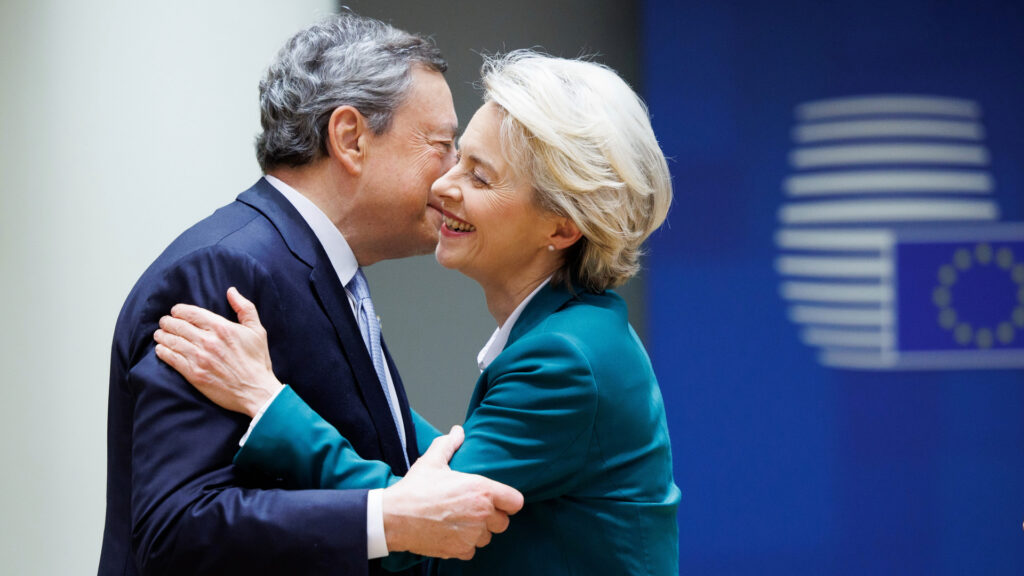 Ursula Von der Leyen e Mario Draghi