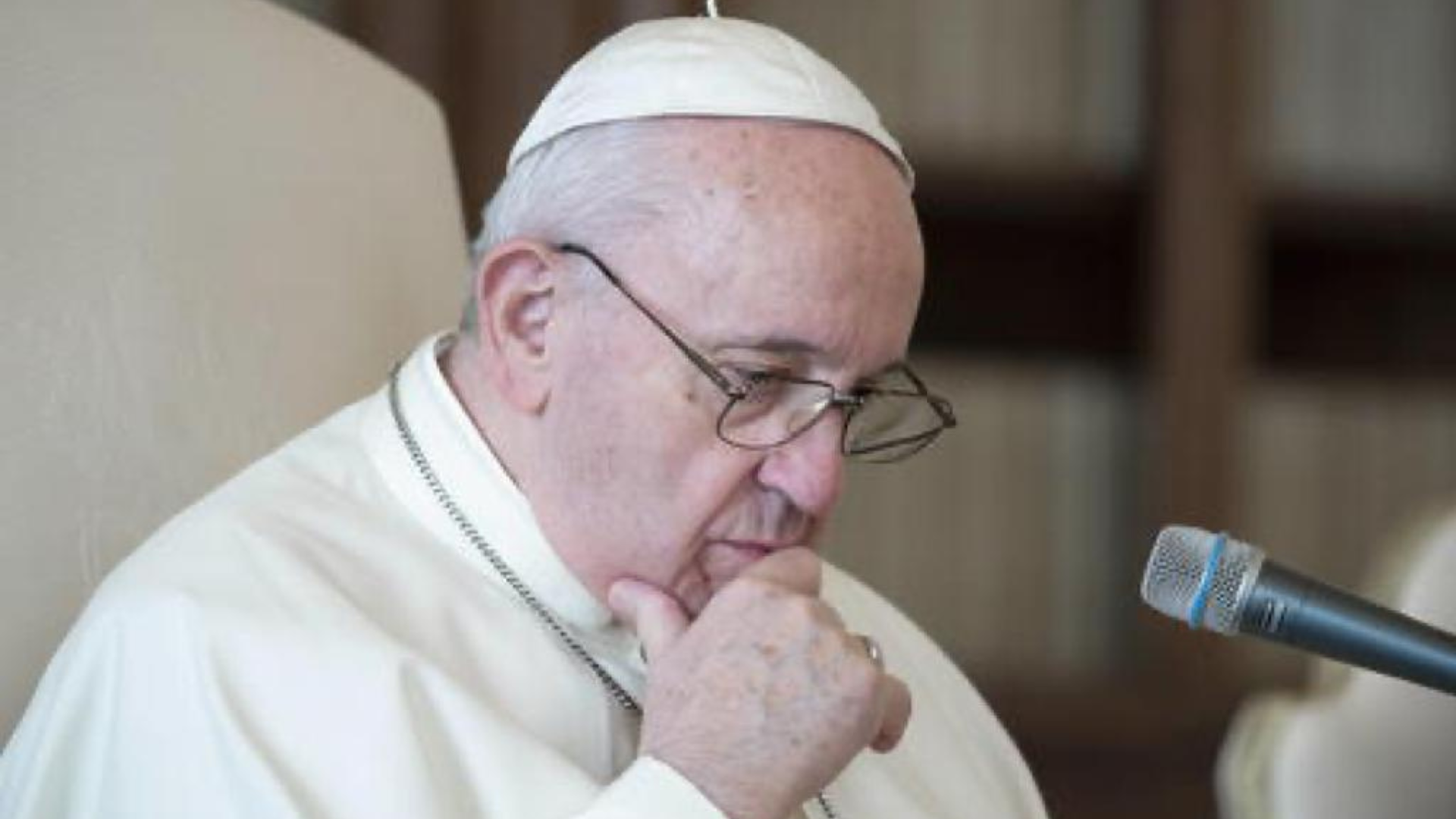 Papa Francesco, stretta sulle apparizioni: solo il Santo Padre potrà dichiararne la “soprannaturalità”