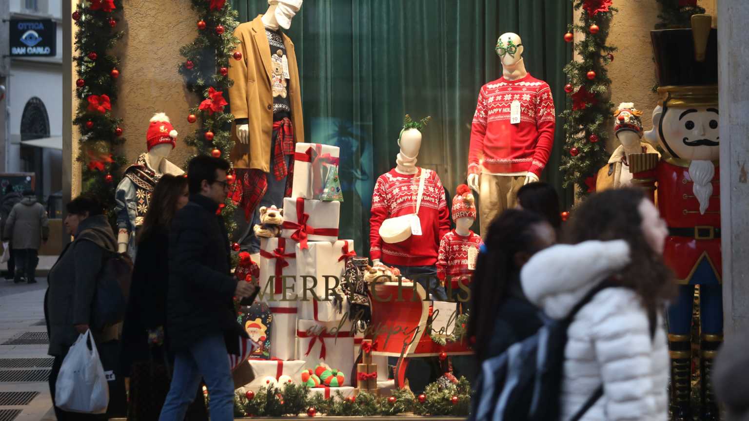 Altroconsumo, quanto spendono gli italiani a Natale