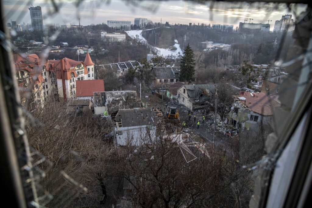 Ucraina, missili su Dnipro: almeno 9 morti