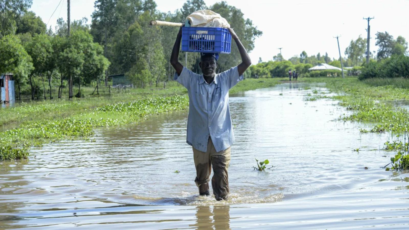 Kenya, le piogge torrenziali persistono: 40 morti per il crollo di una diga – VIDEO