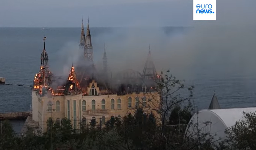 Ucraina, in fiamme il ‘castello di Harry Potter’ VIDEO