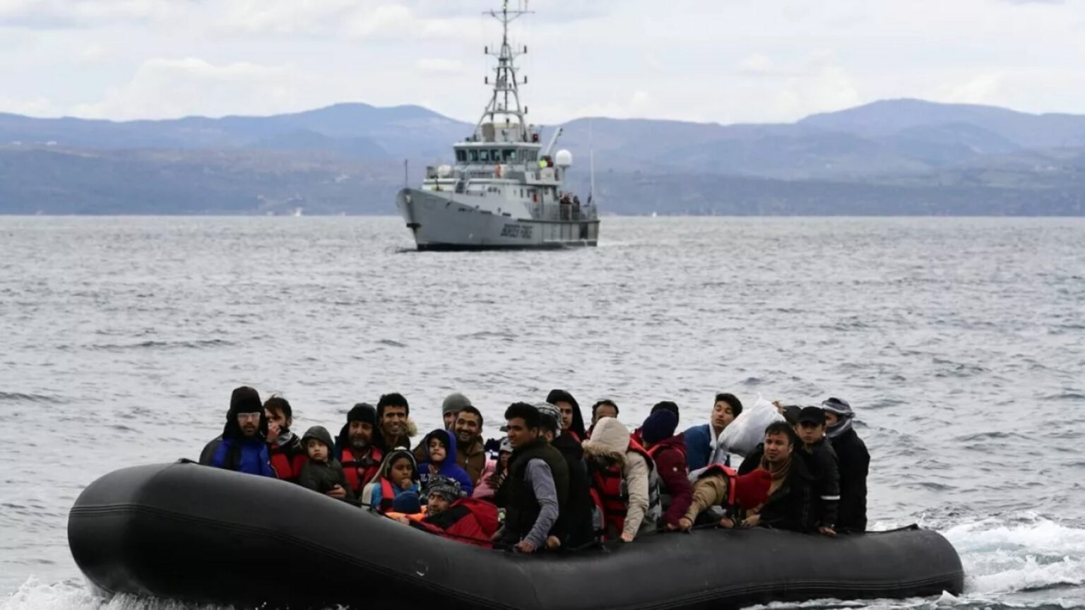 Migranti, sbarchi a Lampedusa