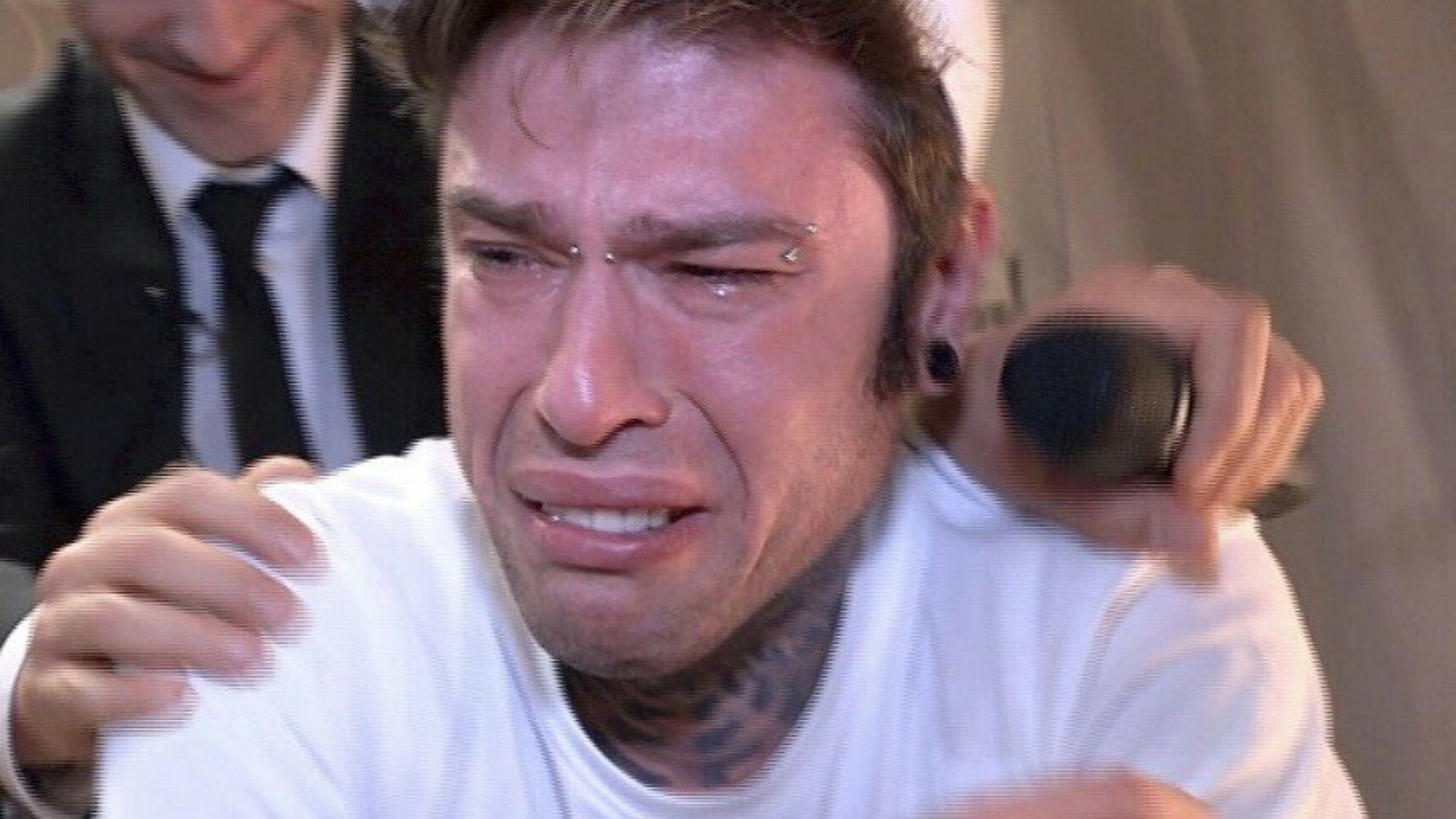 Fedez piange