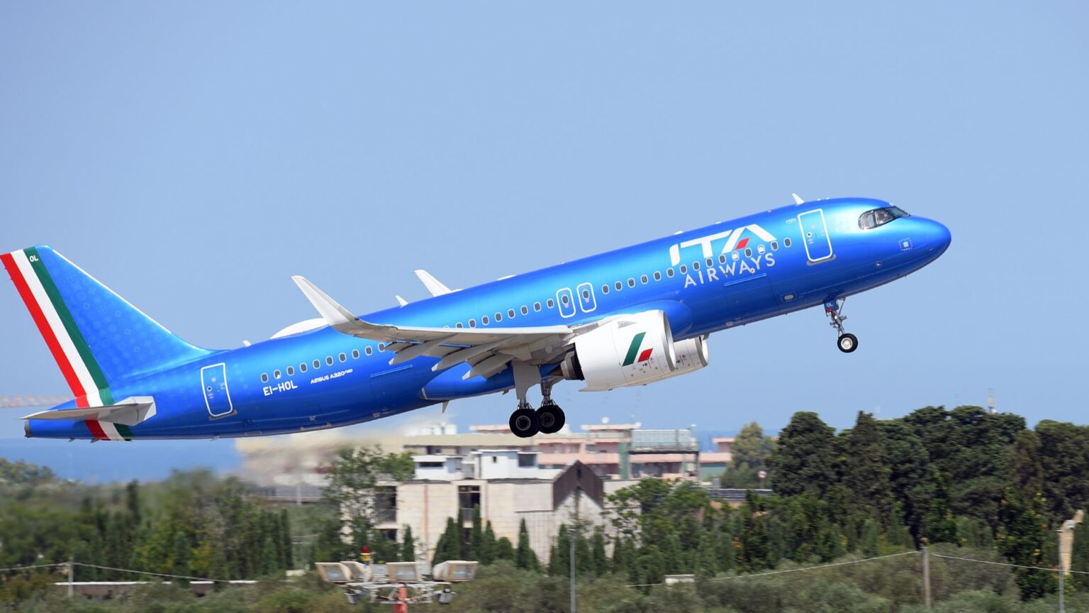 Ita Airways, i sindacati accusano: "Ha violato il diritto allo sciopero dei lavoratori"