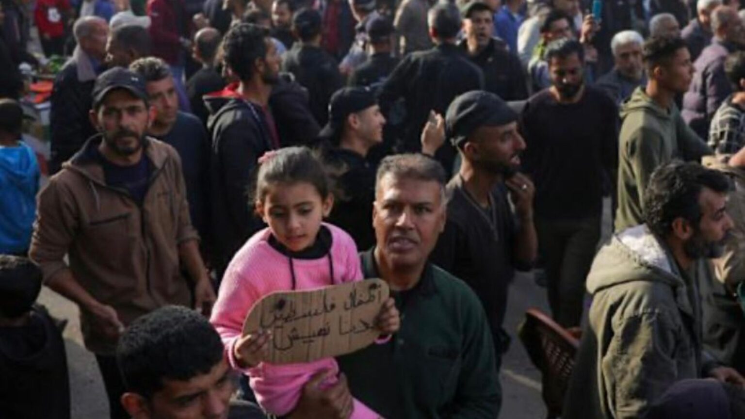 Gaza, proteste dei palestinesi contro Hamas