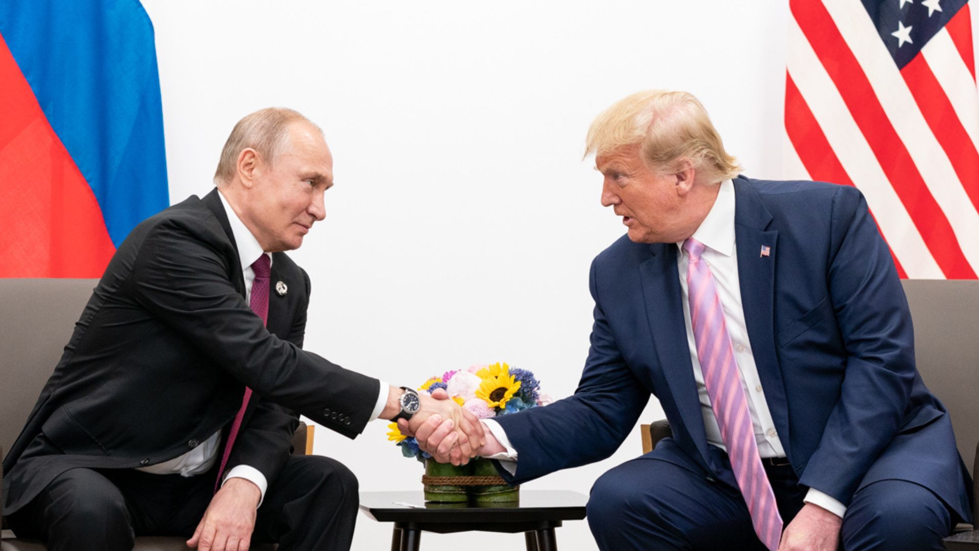 Cremlino apre a incontro tra Putin e Trump: “È necessario, ma non avverrà in Arabia Saudita a maggio” Cremlino apre a incontro tra Putin e Trump: “È necessario, ma non avverrà in Arabia Saudita a maggio”