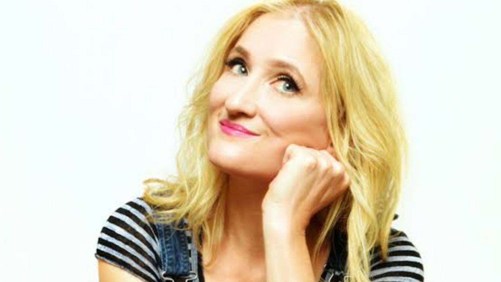 Jill Sobule, cantante di I kissed a girl, è morta a causa di un incendio Jill Sobule, cantante di I kissed a girl, è morta a causa di un incendio