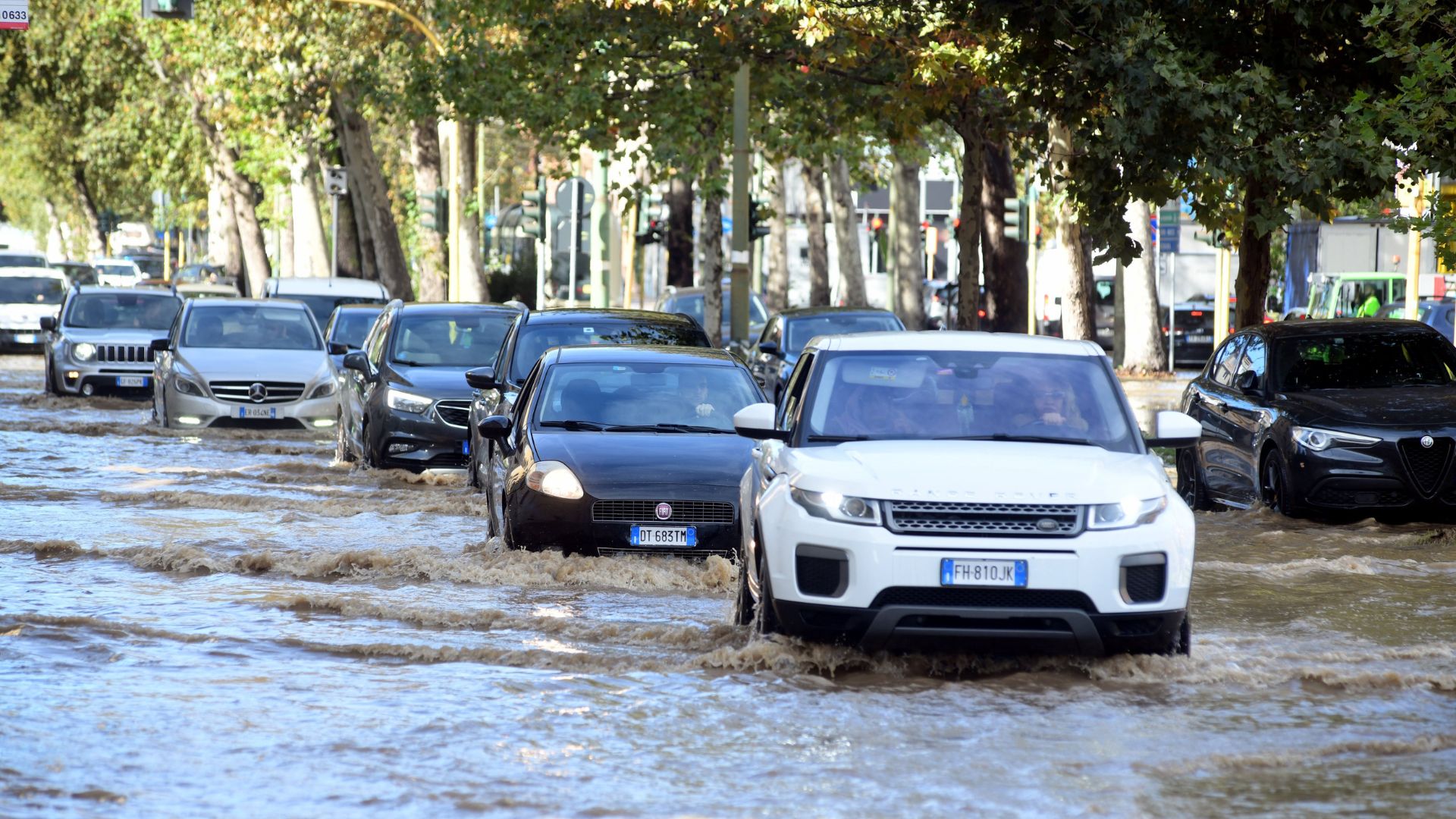 Maltempo, allerta arancione in Toscana, Lombardia ed Emilia Romagna: cosa aspettarsi Maltempo, allerta arancione in Toscana, Lombardia ed Emilia Romagna: cosa aspettarsi