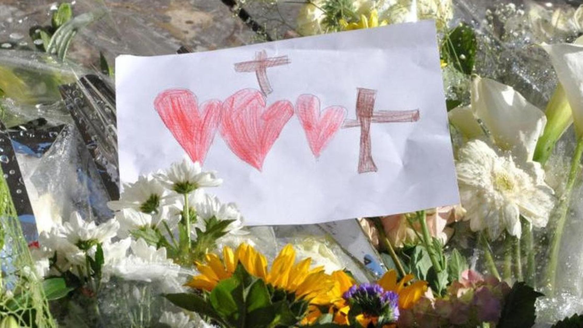 Monreale oggi da Ildifforme.it monreale oggi i funerali dei tre giovani uccisi i feretri accolti da un lungo applauso