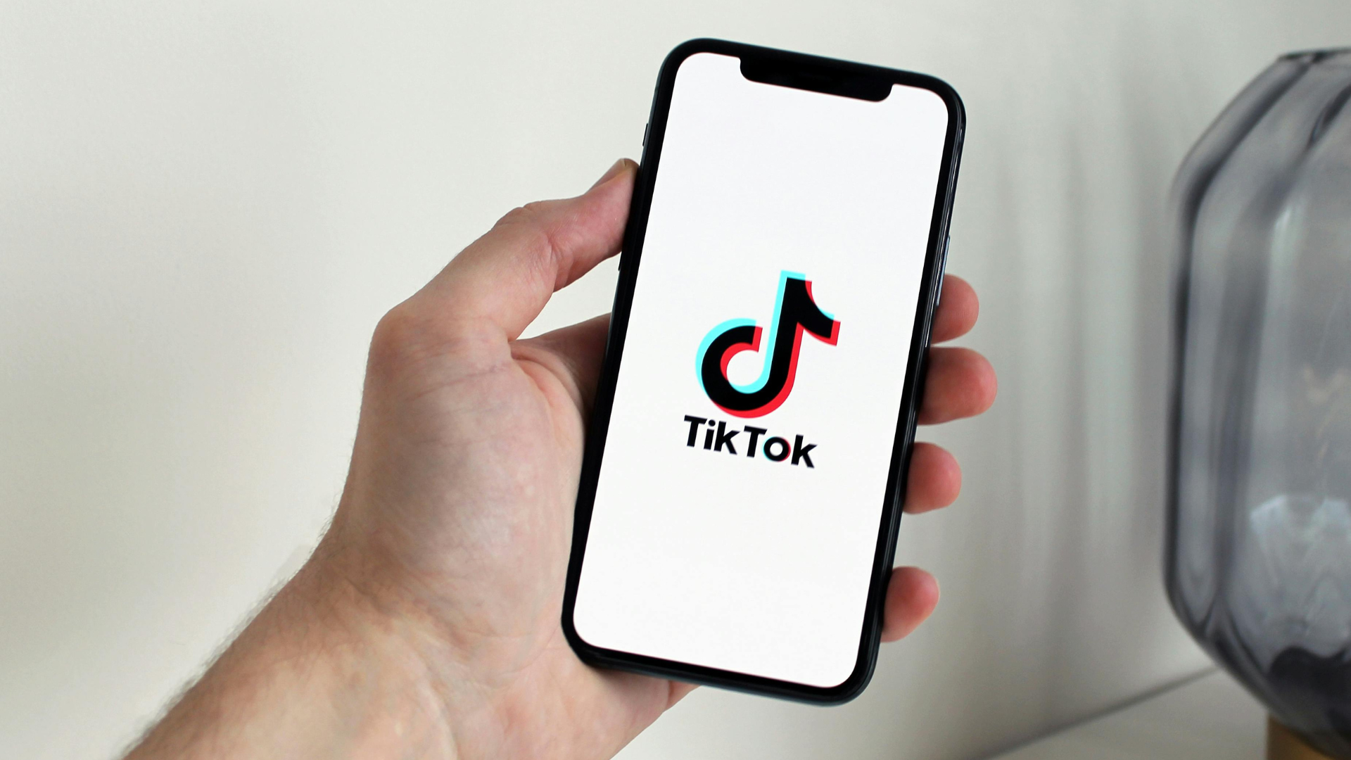 Irlanda, TikTok multata per 530 milioni: Trasferiti dati degli utenti europei in Cina Irlanda, TikTok multata per 530 milioni: Trasferiti dati degli utenti europei in Cina