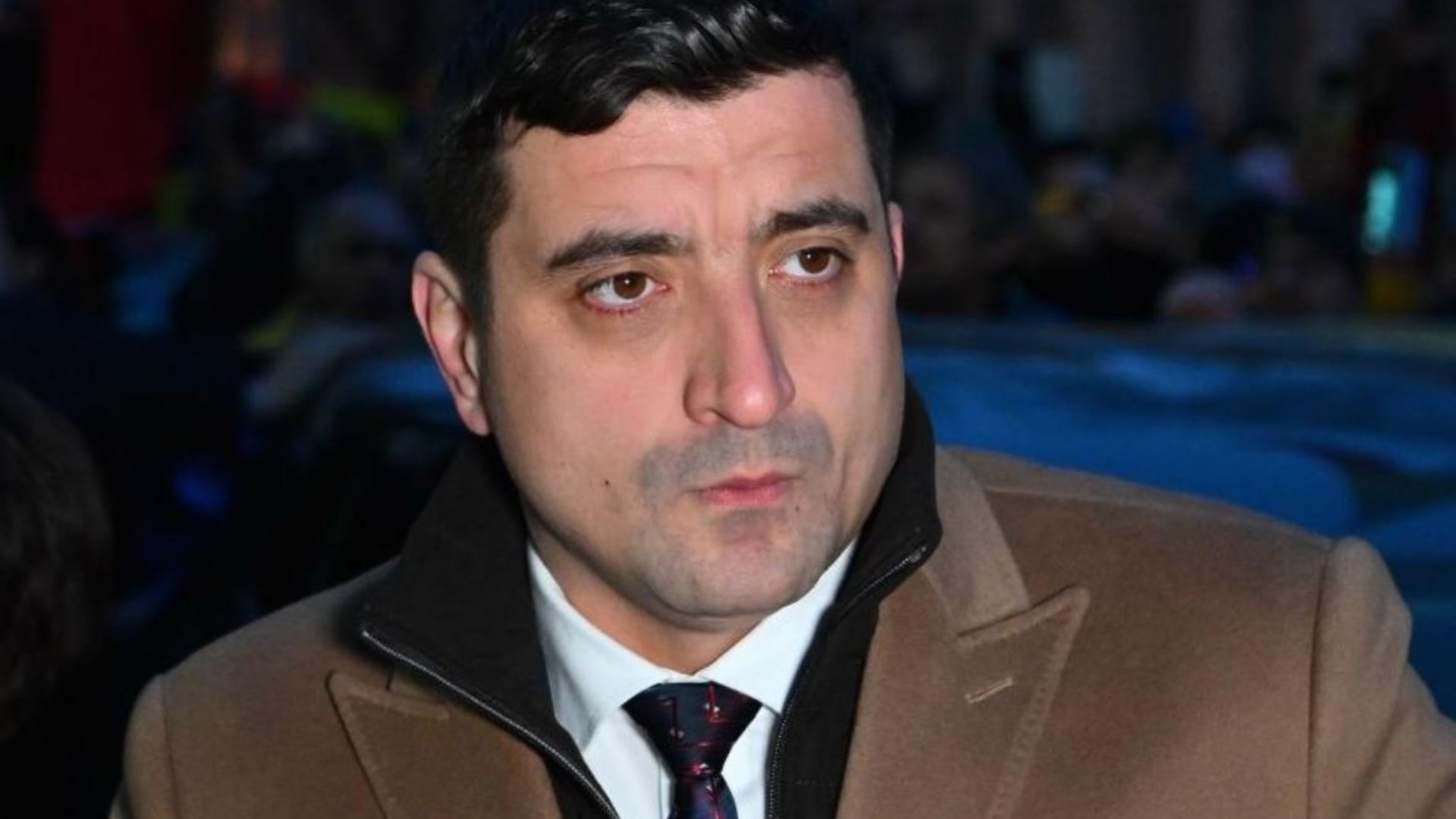 Romania al voto, exit poll: il candidato di estrema destra Simion in testa oltre 30% Romania al voto, exit poll: il candidato di estrema destra Simion in testa oltre 30%