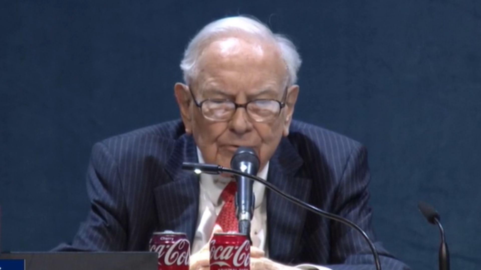 Warren Buffett si dimette dalla Berkshire Hathaway, Greg Abel prenderà il suo posto Warren Buffett si dimette dalla Berkshire Hathaway, Greg Abel prenderà il suo posto