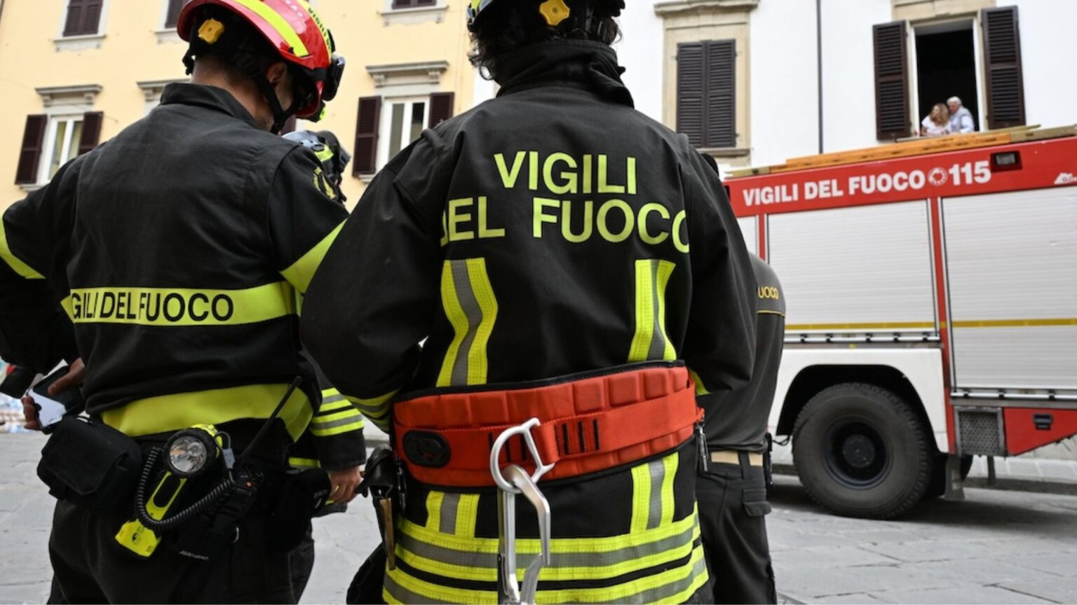 Carmiano, crolla palazzina in ristrutturazione: 4 operai feriti