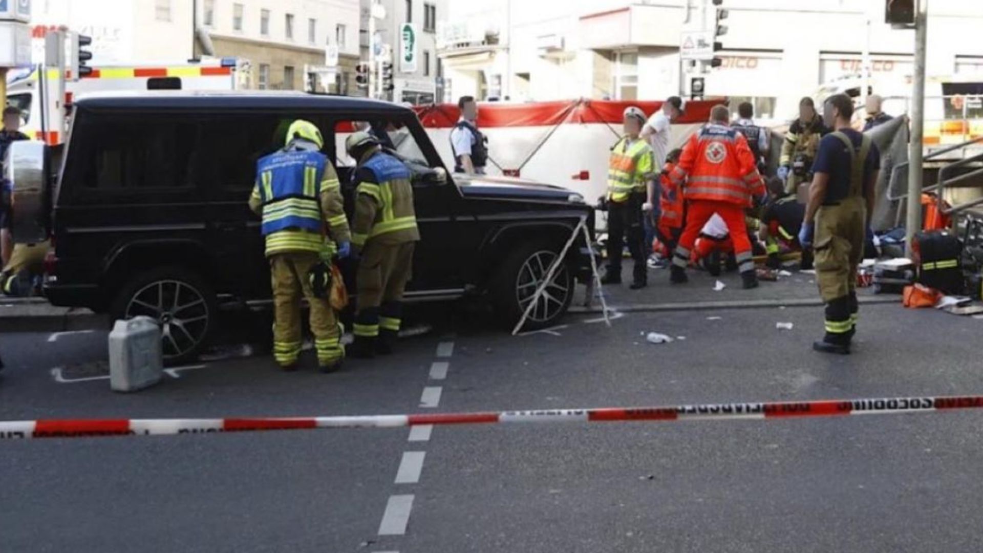 Stoccarda, auto su folla in centro città investe 8 pedoni. Per autorità è ‘tragico incidente’ Stoccarda, auto su folla in centro città investe 8 pedoni. Per autorità è ‘tragico incidente’