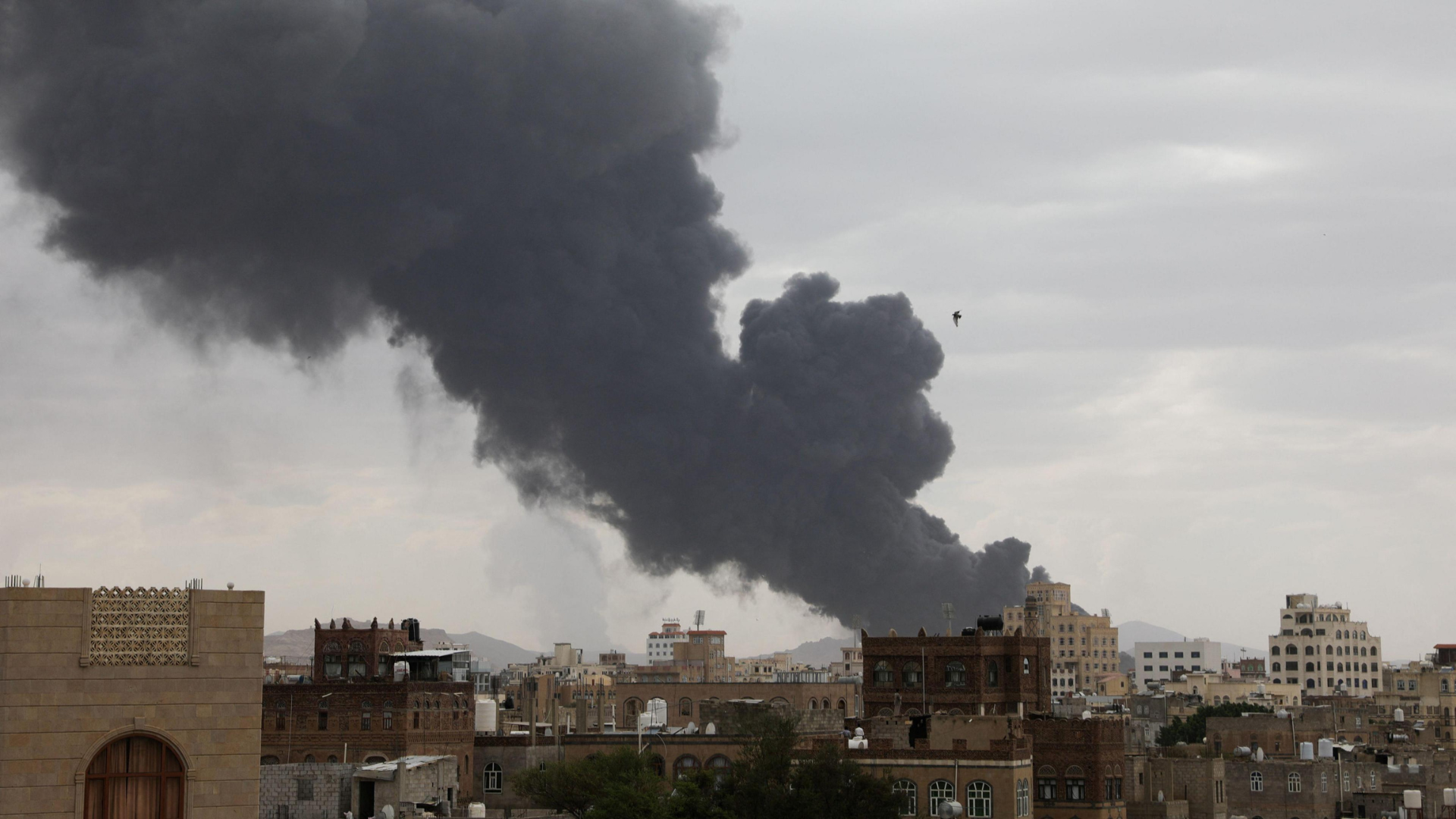 Yemen raid da Ildifforme.it yemen raid israeliano devasta aeroporto di sanaa voli sospesi e danni per 500 milioni