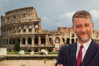 Colosseo, la riapertura dopo la tragedia. Giuli: "La giustizia faccia il suo corso" 35 Il Colosseo riapre, il ministro Giuli