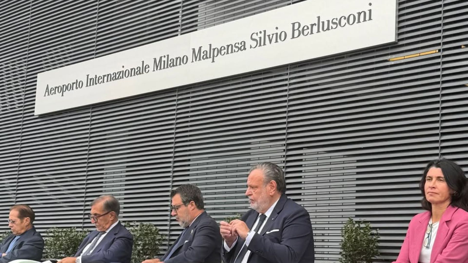 malpensa diventa aeroporto silvio berlusconi sala 8216ho lottato contro sono assente per coerenza8217 da Ildifforme.it malpensa diventa aeroporto silvio berlusconi sala 8216ho lottato contro sono assente per coerenza8217