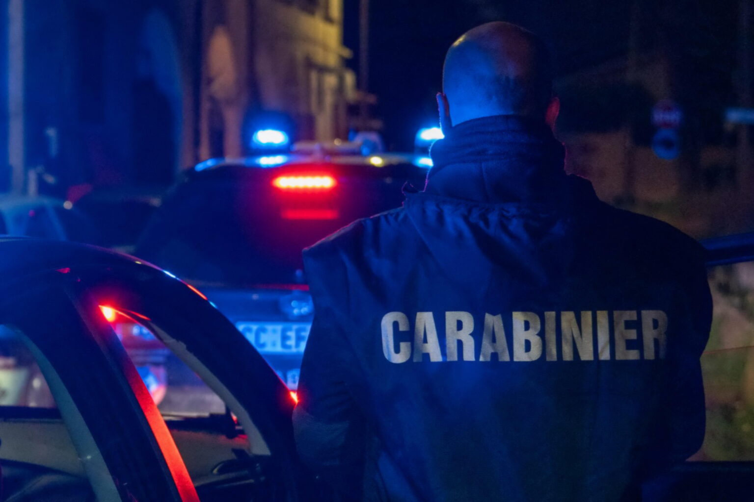 Salerno, 20enne accoltellata alle spalle da uno sconosciuto: proseguono le indagini 11 Salerno