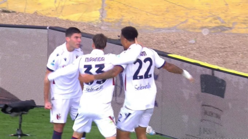 Il Bologna esulta al gol vittoria