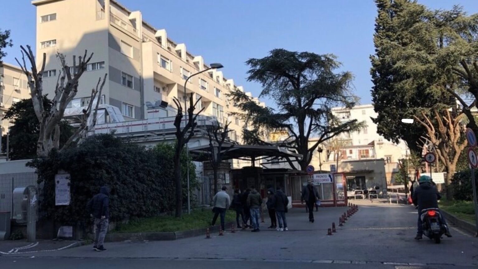 Napoli, donna incinta muore dopo essere stata dimessa