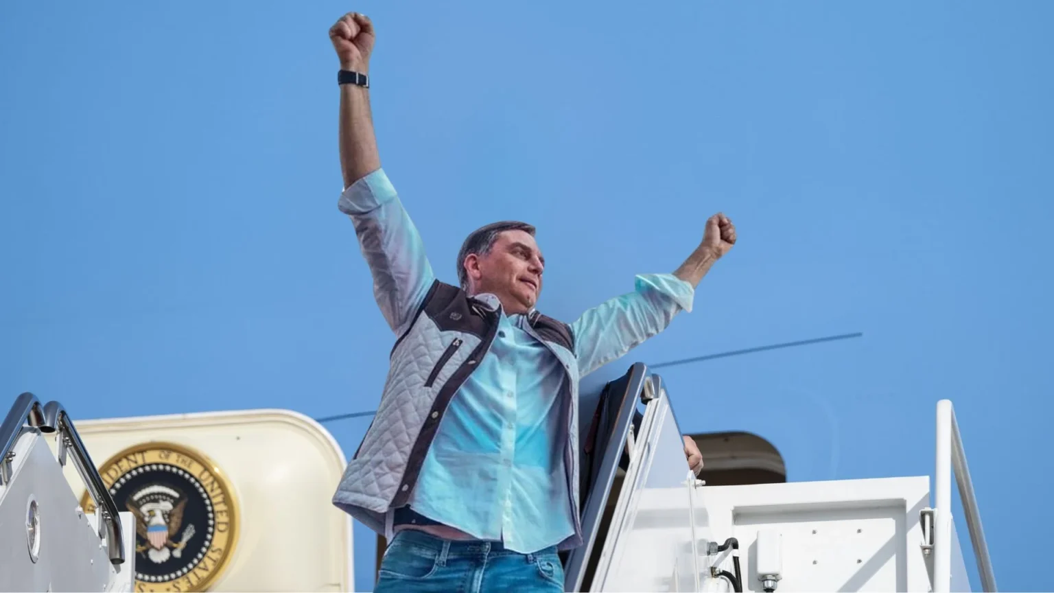 Bolsonaro, fuga clamorosa dal Brasile: a piedi passa per l'Argentina e poi vola negli Usa