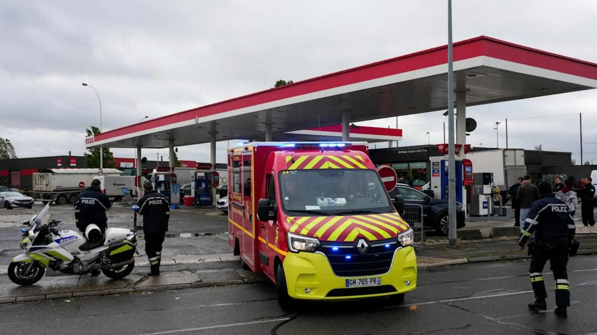 parigi uomo spara dall8217auto sui passanti a trappes un morto e 4 feriti si indaga per terrorismo da Ildifforme.it parigi uomo spara dall8217auto sui passanti a trappes un morto e 4 feriti si indaga per terrorismo